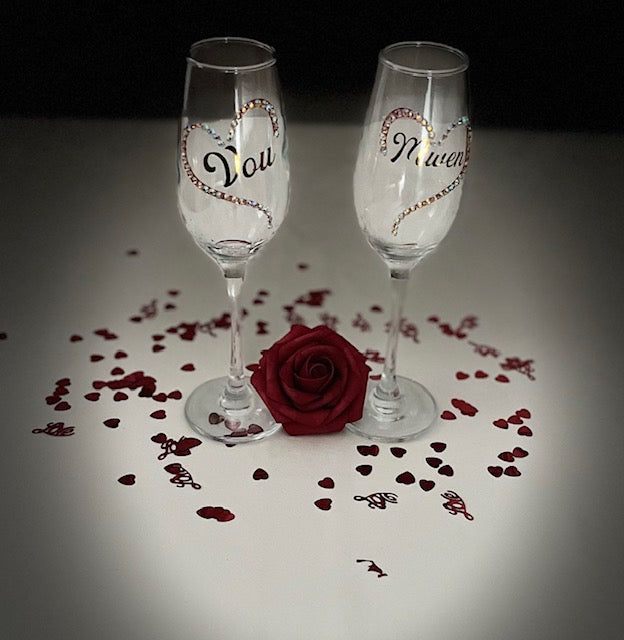 2 Flûtes à champagne + une bouteille de Rosé ( sans alcool )
